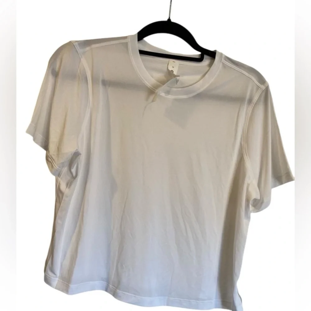 NWT Lululemon ultralight waist length t-shirt WHITE Size: 10 - Picture 4 of 5